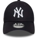 verstellbare-9forty-kappe-mit-gebogenem-schirm-in-marineblau-side-patch-der-new-york-yankees-mlb-von-new-era