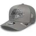 graue-trucker-cap-mit-grauem-logo-9seventy-stretch-snap-tonal-der-los-angeles-lakers-nba-von-new-era