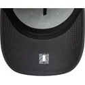 gorra-curva-gris-snapback-con-logo-gris-e-frame-tonal-outline-de-chicago-bulls-nba-de-new-era