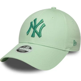 Grüne verstellbare Damenkappe mit gebogenem Schirm und grünem 9FORTY Metallic-Logo der New York Yankees MLB von New Era.