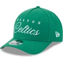 grune-snapback-kappe-mit-gebogenem-schirm-9forty-m-crown-draft-2025-der-boston-celtics-nba-von-new-era
