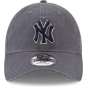 gra-bojd-justerbar-keps-med-bla-logotyp-9twenty-core-classics-fran-new-york-yankees-mlb-av-new-era