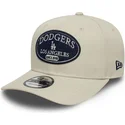 beige-gebogener-snapback-9seventy-stretch-snap-patch-kappe-der-los-angeles-dodgers-mlb-von-new-era