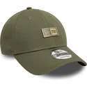 grune-verstellbare-curved-cap-9forty-badge-von-new-era