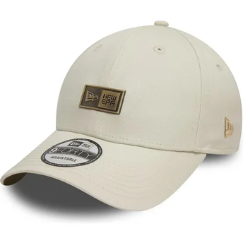 Cap izliekta beige adjustable strap 9FORTY no New Era