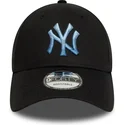 schwarze-verstellbare-curved-cap-mit-blauem-logo-9forty-ombre-infill-der-new-york-yankees-mlb-von-new-era