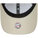 beige-verstellbare-curved-cap-mit-beigem-logo-9forty-tonal-flawless-der-new-york-yankees-mlb-von-new-era