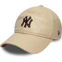 casquette-courbee-beige-ajustable-avec-logo-marron-9twenty-leather-new-york-yankees-mlb-new-era