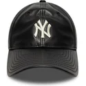 schwarze-verstellbare-curved-cap-9twenty-leather-der-new-york-yankees-mlb-von-new-era