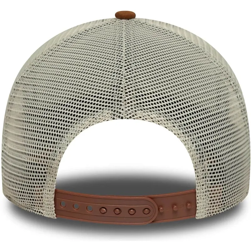 braune-trucker-kappe-a-frame-suede-oval-patch-von-new-era