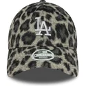 schwarze-verstellbare-damenkappe-9forty-cosy-animal-los-angeles-dodgers-mlb-von-new-era