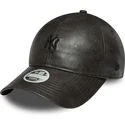 czarna-zakrzywiona-czapka-z-daszkiem-regulowana-dla-kobiet-z-czarnym-logo-9twenty-tonal-new-york-yankees-mlb-od-new-era