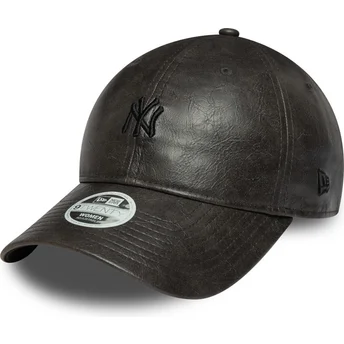 Schwarze verstellbare Damen-Cap mit gebogenem Schirm und schwarzem New York Yankees MLB 9TWENTY Tonal Logo von New Era