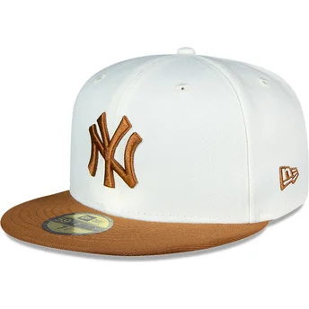 Biała i brązowa płaska czapka 59FIFTY Chrome Toast Side Patch New York Yankees MLB od New Era