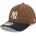 regulowana-czapka-z-zakrzywionym-daszkiem-brazowo-granatowa-9twenty-a-frame-wool-pinstripe-new-york-yankees-mlb-new-era