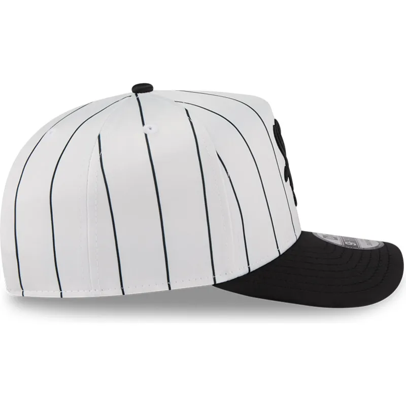 weisse-und-schwarze-gebogene-snapback-kappe-9fifty-a-frame-satin-pinstripe-der-chicago-white-sox-mlb-von-new-era