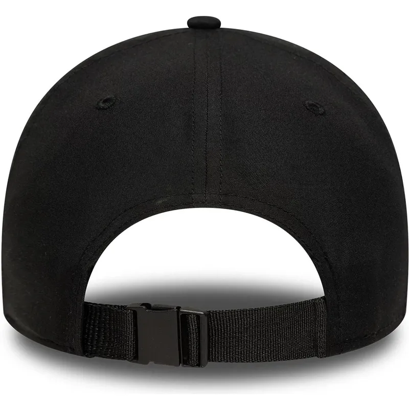 svart-bojd-justerbar-keps-9forty-pin-fran-chicago-bulls-nba-av-new-era