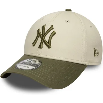 Beige und grüne verstellbare Curved Cap 9FORTY Side Patch der New York Yankees MLB von New Era
