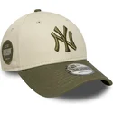 verstellbare-beige-grune-9forty-side-patch-kappe-der-new-york-yankees-mlb-von-new-era