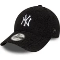 svart-bojd-justerbar-keps-9forty-winter-borg-fran-new-york-yankees-mlb-av-new-era