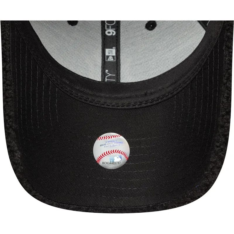 casquette-courbee-noire-ajustable-9forty-winter-borg-new-york-yankees-mlb-new-era