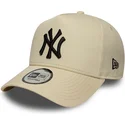 beige-gebogene-snapback-kappe-9forty-e-frame-side-patch-der-new-york-yankees-mlb-von-new-era