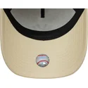 beige-gebogene-snapback-kappe-9forty-e-frame-side-patch-der-new-york-yankees-mlb-von-new-era