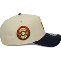 beige-och-marinbla-kurvad-keps-snapback-9forty-e-frame-world-series-patch-new-york-yankees-mlb-fran-new-era