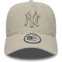 beige-snapback-kappe-mit-gebogenem-schirm-und-beigem-logo-9forty-e-frame-melton-der-new-york-yankees-mlb-von-new-era