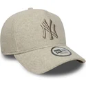 beige-snapback-kappe-mit-gebogenem-schirm-und-beigem-logo-9forty-e-frame-melton-der-new-york-yankees-mlb-von-new-era