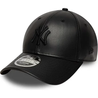 New Era New York Yankees MLB 9FORTY M-Crown PU Snapback Cap mit gebogenem Schirm und schwarzem Logo in Schwarz