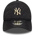 gorra-curva-negra-ajustable-con-logo-beige-9twenty-quilted-de-new-york-yankees-mlb-de-new-era