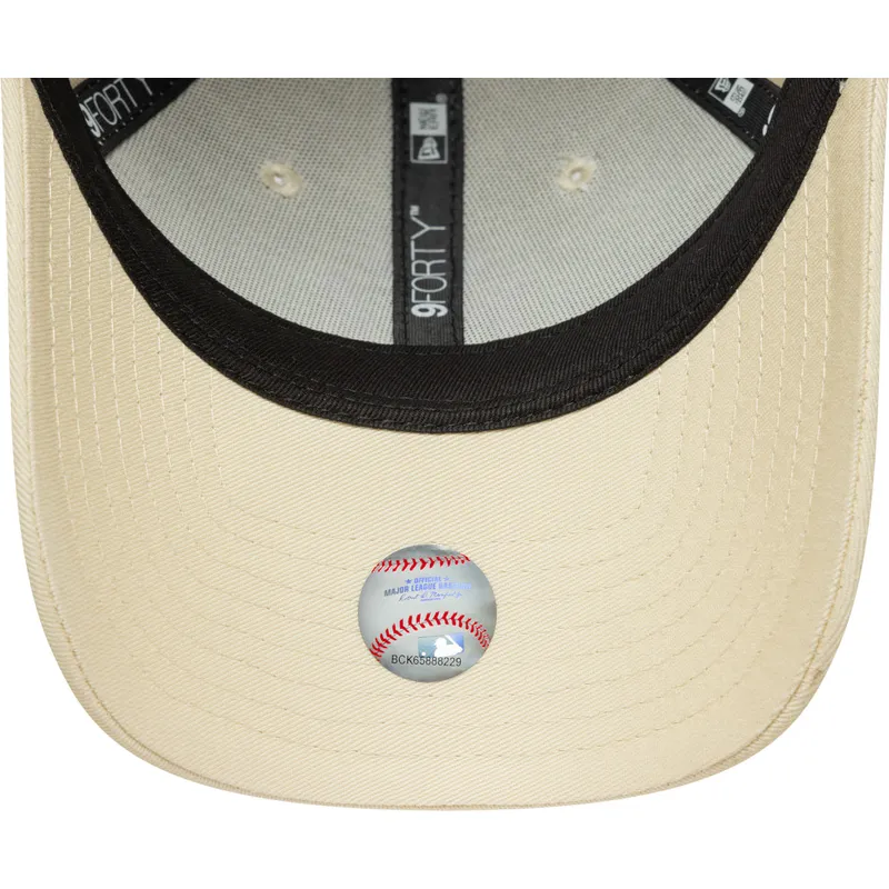 cap-izliekta-beige-adjustable-strap-rosa-9forty-league-essential-no-new-york-yankees-mlb-no-new-era