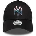 czarna-regulowana-czapka-z-zakrzywionym-daszkiem-dla-kobiet-9forty-metallic-logo-new-york-yankees-mlb-new-era