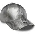 cepur-izliekta-sudraba-regulejams-plateada-9forty-metallic-no-new-york-yankees-mlb-no-new-era