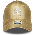 goldene-gebogene-verstellbare-damenkappe-9forty-metallic-der-new-york-yankees-mlb-von-new-era