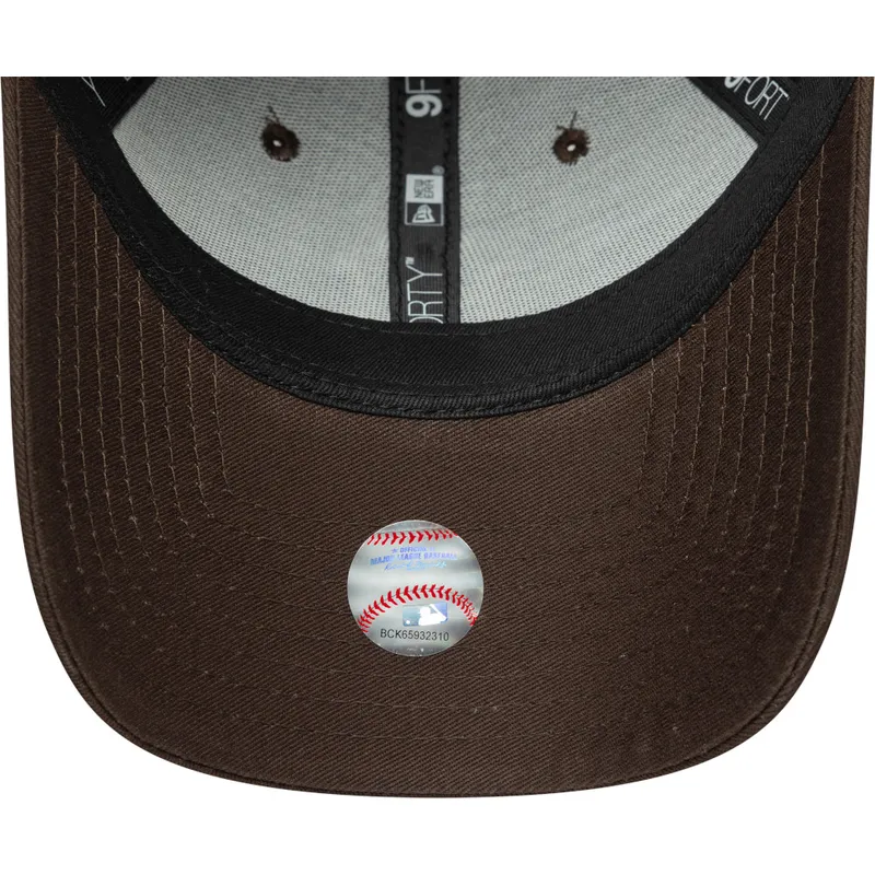 cap-izliekta-brown-adjustable-strap-9forty-league-essential-no-new-york-yankees-mlb-no-new-era