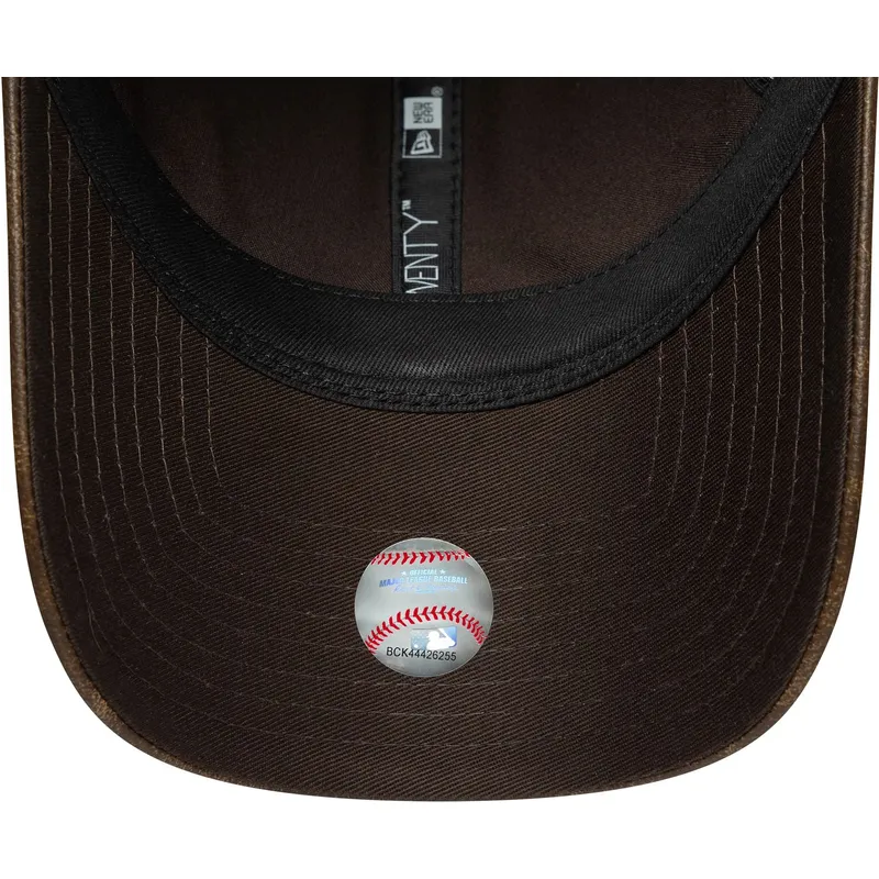 cepur-izliekta-bruns-regulejams-9twenty-worn-pu-no-new-york-yankees-mlb-no-new-era