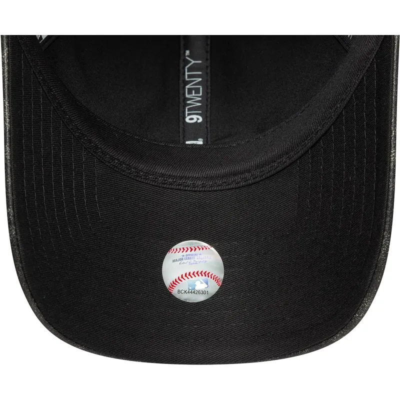 czarna-regulowana-czapka-z-daszkiem-dla-kobiet-z-czarnym-logo-9twenty-worn-pu-new-york-yankees-mlb-new-era