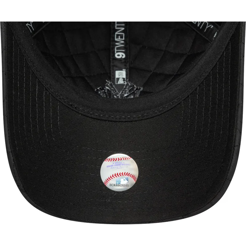 schwarze-gebogene-verstellbare-damenkappe-mit-schwarzem-logo-9twenty-padded-von-new-york-yankees-mlb-von-new-era