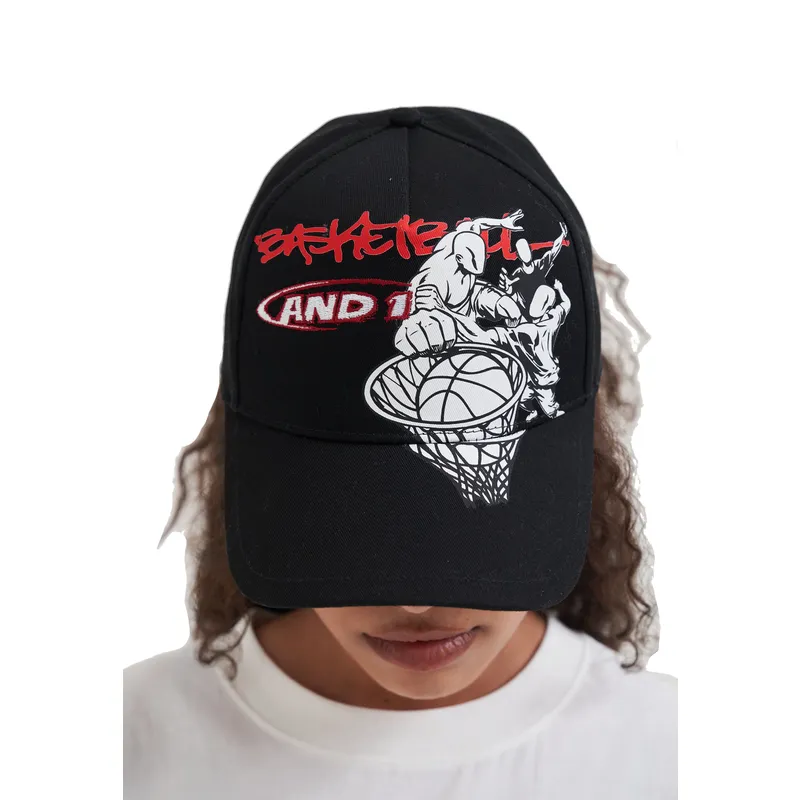 schwarze-gebogene-snapback-kappe-dunk-graffiti-von-and1