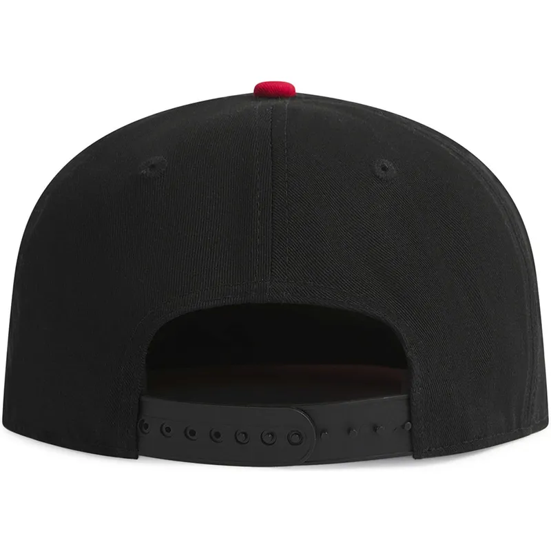 svart-och-rod-platt-snapback-keps-graffiti-logo-fran-and1