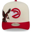 beige-und-rote-gebogene-snapback-kappe-9fifty-a-frame-precurved-hardwood-classics-der-atlanta-hawks-nba-von-new-era