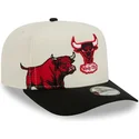 gorra-curva-beige-y-negra-snapback-9fifty-a-frame-precurved-hardwood-classics-de-chicago-bulls-nba-de-new-era