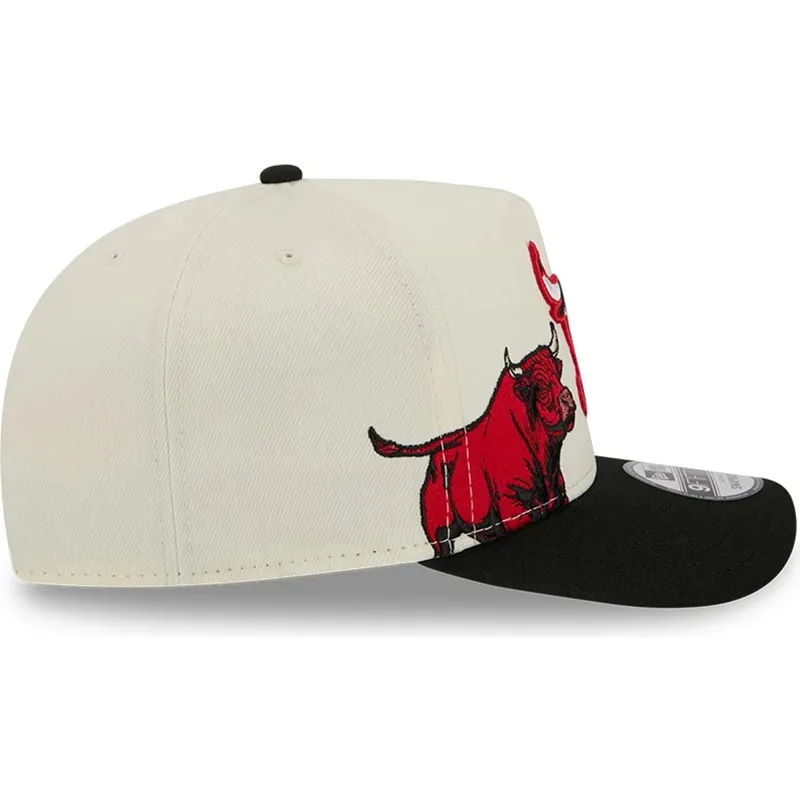 gorra-curva-beige-y-negra-snapback-9fifty-a-frame-precurved-hardwood-classics-de-chicago-bulls-nba-de-new-era