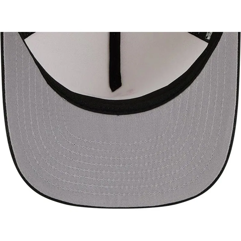 casquette-courbee-beige-et-noire-snapback-9fifty-a-frame-precurved-hardwood-classics-milwaukee-bucks-nba-new-era