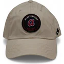 verstellbare-beigefarbene-kappe-club-unstructured-organic-cotton-der-atlanta-braves-mlb-von-nike