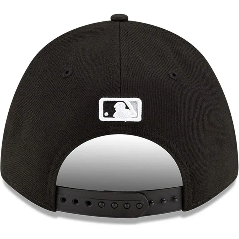 cepur-izliekta-melns-snapback-9forty-m-crown-player-replica-no-chicago-white-sox-mlb-no-new-era