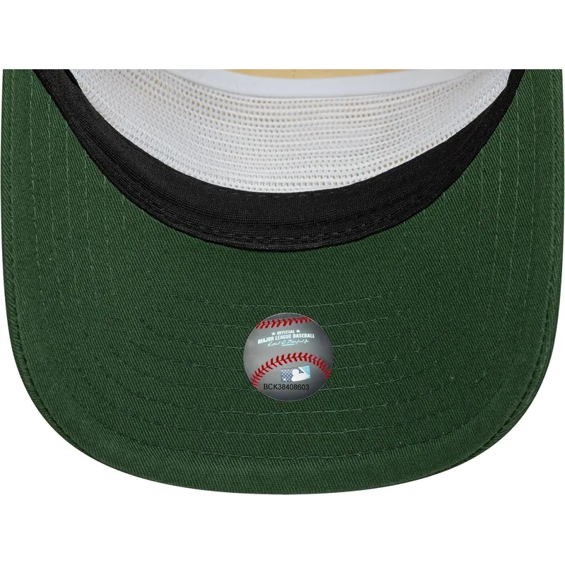 gorra-curva-beige-y-verde-ajustable-19twenty-washed-graphic-de-new-york-yankees-mlb-de-new-era