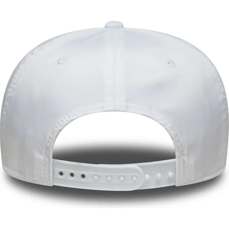 cap-izliekta-white-snapback-9seventy-no-new-era